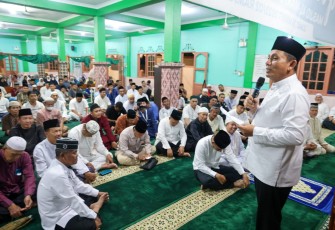 Gubernur Ansar saat Safari Ramadhan di Masjid Al-Marhamah Tanjungpinang 