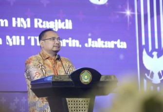 Menteri Agama Republik Indonesia Yaqut Cholil Qoumas meluncurkan Batik Jemaah Haji Indonesia 1445 H/2024 M. Motif Sekar Arum Sari terpilih sebagai Batik Jemaah Haji mendatang