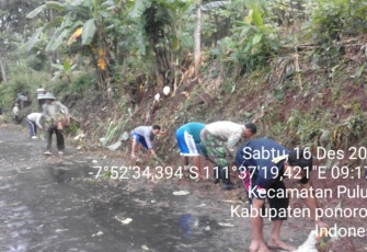 Babinsa Kodim 0802/Ponorogo Kerja Bakti Bersama Warga