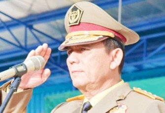 Gubernur Kepulauan Riau H. Ansar Ahmad saat bertindak selaku Pembina Apel pada Kegiatan Bulan Keselamatan dan Kesehatan Kerja (K3) Nasional Tahun 2023 Provinsi Kepri di Cipta Grand City Tanjung Uncang Kota Batam, Senin (6/2).