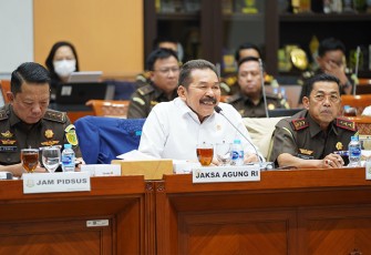 Jaksa Agung ST Burhanuddin saat menghadiri Rapat Kerja dengan Komisi III DPR RI