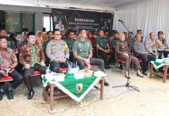 Dandim 0806/Trenggalek Bersama Forkopimda saat Ikuti Acara Penutupan Program Rutilahu dan Jambanisasi Secara Virtual