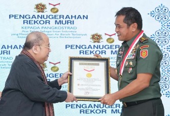 Pangkostrad saat Dianugerahi Rekor MURI 