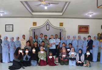 Lanud Sut saat Berikan Santunan Bagi Anak Yatim Piatu