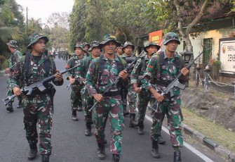 Menarmed 2 Kostrad Bentuk Fisik Seorang Prajurit dengan Olahraga Militer Bersenjata