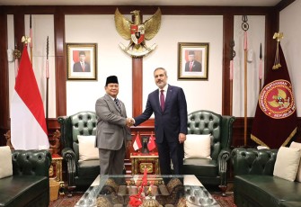 Menhan Prabowo saat Terima Kunjungan Menlu Turki di kantor Kemhan, Sabtu (15/7).