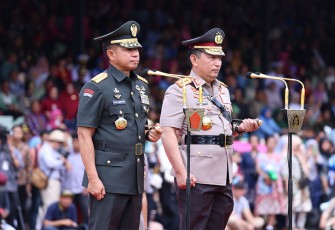 Panglima TNI Jenderal TNI Agus Subiyanto didampingi oleh Kapolri Jenderal Polisi Listyo Sigit Prabowo saat memimpin Upacara Wisuda Prabhatar Akademi TNI dan Akademi Kepolisian Tahun 2023, bertempat di Akademi Militer Magelang, Selasa (28/11/2023).