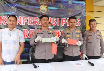 Kapolres Lebong AKBP Awilzan melalui Wakapolres Kompol Muliyadi, didampingi Kabag Ops AKP Andi Bustanil didampingi Kasi Humas Iptu Fahrul Afandi saat press release di Mapolres, Rabu (5/7/2023)