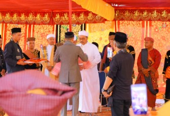  prosesi adat Naiak Gadang Gala Sako Kari Ibarahim, Pucuak Syarak Nagari Nagari Tanjuang Baringin, di Rumah Gadang Sako Kari Ibrahim, Kampuang Sumua, Lubuak Sikapiang, Sabtu (22/7). 