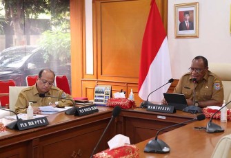 Wamendagri John Wempi Wetipo saat memimpin Rapat Koordinasi (Rakor) Percepatan Penandatanganan NPHD Kegiatan Pilkada Tahun 2024 Se-Provinsi Sulawesi Tengah, Sulawesi Barat, Sulawesi Utara, dan Gorontalo secara virtual, Selasa (21/11/2023).
