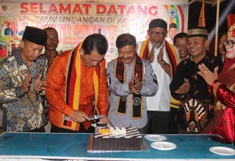Gubernur Kepulauan Riau H. Ansar Ahmad saat menghadiri milad Ikatan Keluarga Ranah Pesisir (IKRAP) Kota Batam Ke-14, Sabtu (9/9).