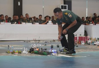 Tactical Floor Game (TFG) pengamanan KTT AIS Forum di Aula Supardi Makodam IX/Udayana, Denpasar, Bali. Senin (2/10/2023).