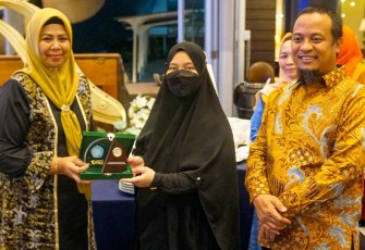 Dewi Ansar saat Menjamu Ketua TP-PKK Sulsel