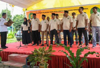 Gubernur Ansar saat Lantik PKM Meranti dan Ormas Pameral Kabupaten Karimun