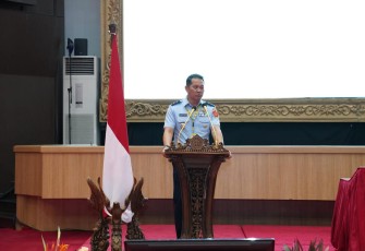 Aspers Panglima TNI Marsda TNI Samsul Rizal, S.I.P., M.Tr.(Han) saat membuka acara Rakorpers TNI TA 2023 bertempat di Aula Gatot Soebroto Mabes TNI, Cilangkap, Jakarta Timur, Rabu (22/2/2023).