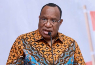 Wempi saat memberi sambutan pada acara Penganugerahan Penghargaan kepada Pemerintah Provinsi, Kabupaten dan Kota atas Dukungannya dalam Gerakan Pembagian 10 Juta Bendera Merah Putih Tahun 2023 di Gedung Sasana Bhakti Praja, Kantor Pusat Kemendagri, Jakarta, Jumat (8/9/2023).
