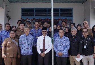 Bupati Safaruddin, saat bersama Kadis dan ASN Diskominfo Kabupaten Limapuluh Kota.