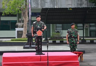Mayjen TNI Rafael Granada Baay saat Pimpin Apel Gabungan TNI-Polri