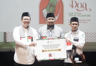 Penyerahan bantuan secara simbolis 
