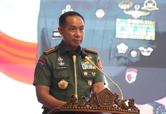 panglima TNI Jenderal TNI Agus Subiyanto dalam acara penandatanganan kontrak pengadaan barang dan jasa secara kolektif U.O Mabes TNI TA 2024, bertempat di Wisma A. Yani Jl. Taman Suropati No.10 Menteng, Jakarta Pusat. Selasa (23/1/2024).