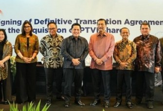 Foto Bersama usai penandatanganan serangkaian perjanjian definitif dalam rangka divestasi saham kepemilikan asing PT Vale Indonesia Tbk (INCO) di Jakarta, Senin (26/2/24).
