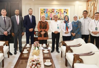 Menaker Ida Fauziah bersama delegasi Persatuan Emirat Arab