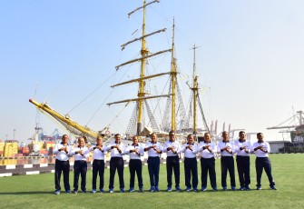 Panglima Kolinlamil Kunjungi KRI Dewaruci 