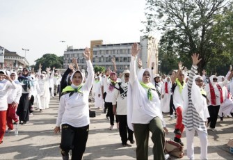 Senam Haji Indonesia di Asrama Haji Pondok Gede, Minggu (28/4)
