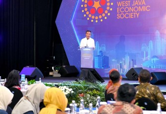 Pj Gubernur Jabar Bey Machmudin 