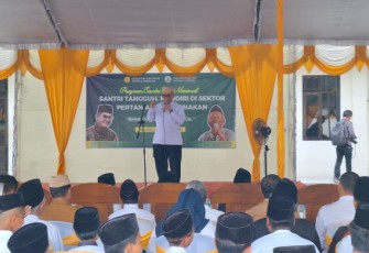 Wamentan Harvick dalam acara Program Santri Tani Nasional, di Pondok Pesantren Karang Kadempel, Desa Jiwan, Kecamatan Jiwan - Kabupaten Madiun, Jawa Timur, Selasa (6/2/2024).