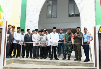 Gubernur Ansar Ahmad Resmikan Penggunaan Kembali Masjid Al-Muhajirin Setelah Revitalisasi