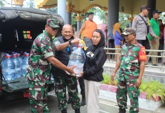 Kodim 0806/Trenggalek Kirimkan Serbuan Air Bersih