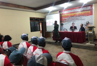 Ketua Umum PB Peparnas 2024 DB Susanto memberikan sambutan dan laporan penyelenggaraan pada penutupan Peparnas XVII Solo 2024 di Stadion Manahan, Solo, Jawa Tengah, Minggu (13/10/2024) malam