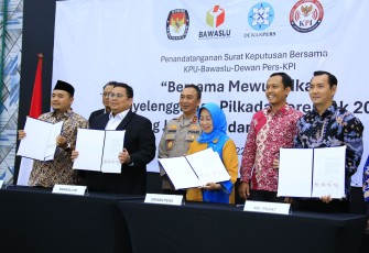 Kadiv Humas Polri Menghadiri Penandatanganan Surat Keputusan Bersama