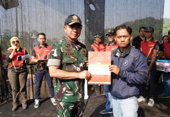Panglima TNI Buka PRIMA 4X4 Challenge dan Berikan Paket Sembako Serta Akte Kelahiran Kepada Masyarakat Padalarang