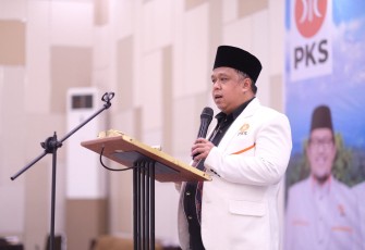Ketua PKS Jatim  Irwan Setiawan Pimpin Ikrar Pemenangan Khofifah-Emil