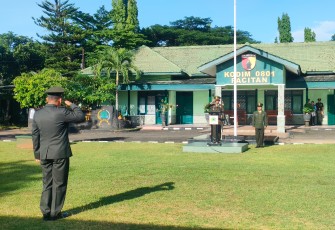 Kodim 0801/Pacitan Menggelar Upacara dalam rangka memperingati Hari Bela Negara yang ke 76 tahun 2024, bertempat di lapangan Makodim 0801/Pacitan, Jl. Letjen Suprapto No.42, Barean, Desa/Kelurahan Sidoharjo, Kec./Kab. Pacitan. Kamis (19/12/2024)