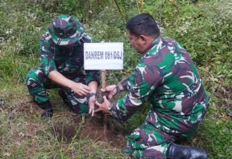 Korem 081/DSJ Hijaukan Kembali Gunung Lawu