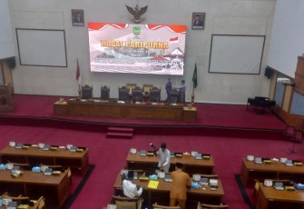 Rapat paripurna dengan agenda Tanggapan dan/atau Jawaban Walikota Batam atas Pemandangan Umum (Pandum) Fraksi terhadap Ranperda Penyelenggaraan Pemakaman sekaligus Pembentukan Pansus yang digelar di Ruang Sidang Utama DPRD Kota Batam