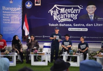 Menteri Pendidikan Dasar dan Menengah (Mendikdasmen), Abdul Mu'ti menjadi Narasumber di acara "Pak Menteri Ngariung Bersama Tokoh Bahasa, Sastra, dan Literasi" di Jakarta 