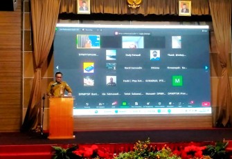Plh. Direktur Jenderal (Dirjen) Bina Adwil Amran saat Rapat Sosialisasi Kebijakan Jabatan Fungsional Penata Perizinan.