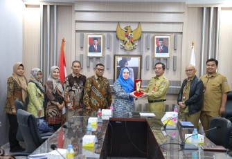 Kepala BSKDN Kemendagri Yusharto Huntoyungo saat menerima kunjungan Pemerintah Kabupaten (Pemkab) Tulungagung di Ruang Video Conference pada Selasa, 16 Januari 2024.