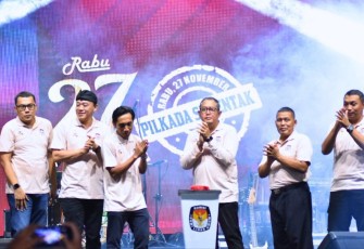 KPU Kabupaten Karanganyar meluncurkan sosialisasi tahapan Pilkada Bupati dan Wakil Bupati Karanganyar 2024, Jumat (3/5/2024) malam, di Alun-alun Karanganyar