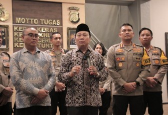 Anggota Kompolnas Muhammad Dawam didampingi Koordinator PAM Pemilu 2024 Kompolnas Kombes Pol Joko Purwanto setelah Tour de Force ke Polda Jawa Timur dan Polres Tulungagung juga menuju ke Polresta Malang Kota.