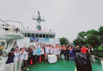 Mewakili Plt. Kepala Badan Geologi Kementerian Energi Dan Sumber Daya Mineral (ESDM), Sekretaris Badan Geologi Iman Sinulingga melepas Kapal Geomarin III Tim Studi Lingkungan EBA dan UKL UPL di Wilayah Kerja East Natuna