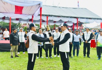 Pj Bupati Batu Bara Terima Obor Api PON XXI Aceh-Sumut 2024