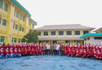 Menteri Kesehatan Republik Indonesia, Budi Gunadi Sadikin, didampingi oleh Gubernur Kepulauan Riau, H Ansar Ahmad, melakukan kunjungan kerja ke Politeknik Kesehatan (Poltekkes) Kementerian Kesehatan RI Tanjungpinang, pada Minggu (15/9)