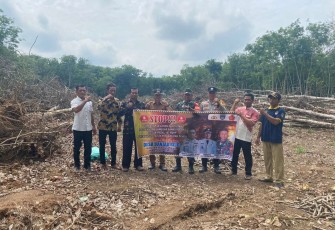Polsek Belitang III Berikan Sosialisasi Masyarakat Serta Memasang Spanduk Imbauan