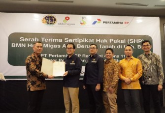 Pertamina EP Cepu Zona 11 saat melakukan Serah Terima Sertipikat Hak Pakai Barang Milik Negara Hulu Migas di Kabupaten Blora