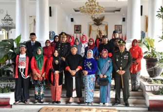 Komandan Kodim 0802/Ponorogo Letkol Inf Dwi Soerjono menghadiri Upacara Peringatan Hari Ibu ke 96 dan Hari Bela Negara Ke 76 tahun 2024, Minggu (22/12/2024)